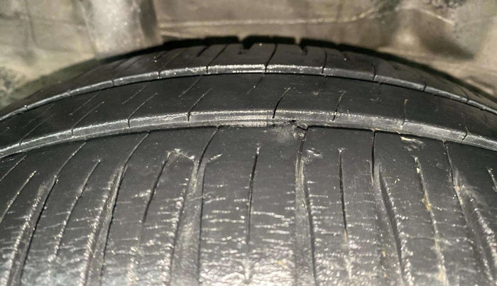 2014 Honda Brio VX AT, Petrol, Automatic, 89,113 km, Right Rear Tyre Tread