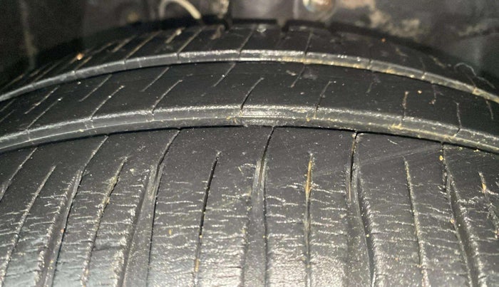 2014 Honda Brio VX AT, Petrol, Automatic, 89,113 km, Right Front Tyre Tread
