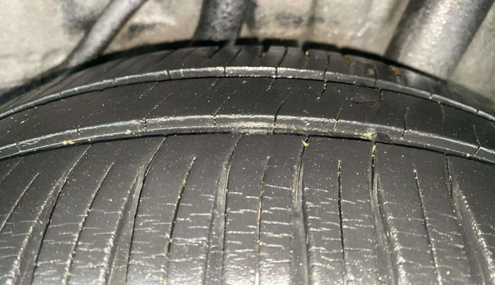 2014 Honda Brio VX AT, Petrol, Automatic, 89,113 km, Left Rear Tyre Tread