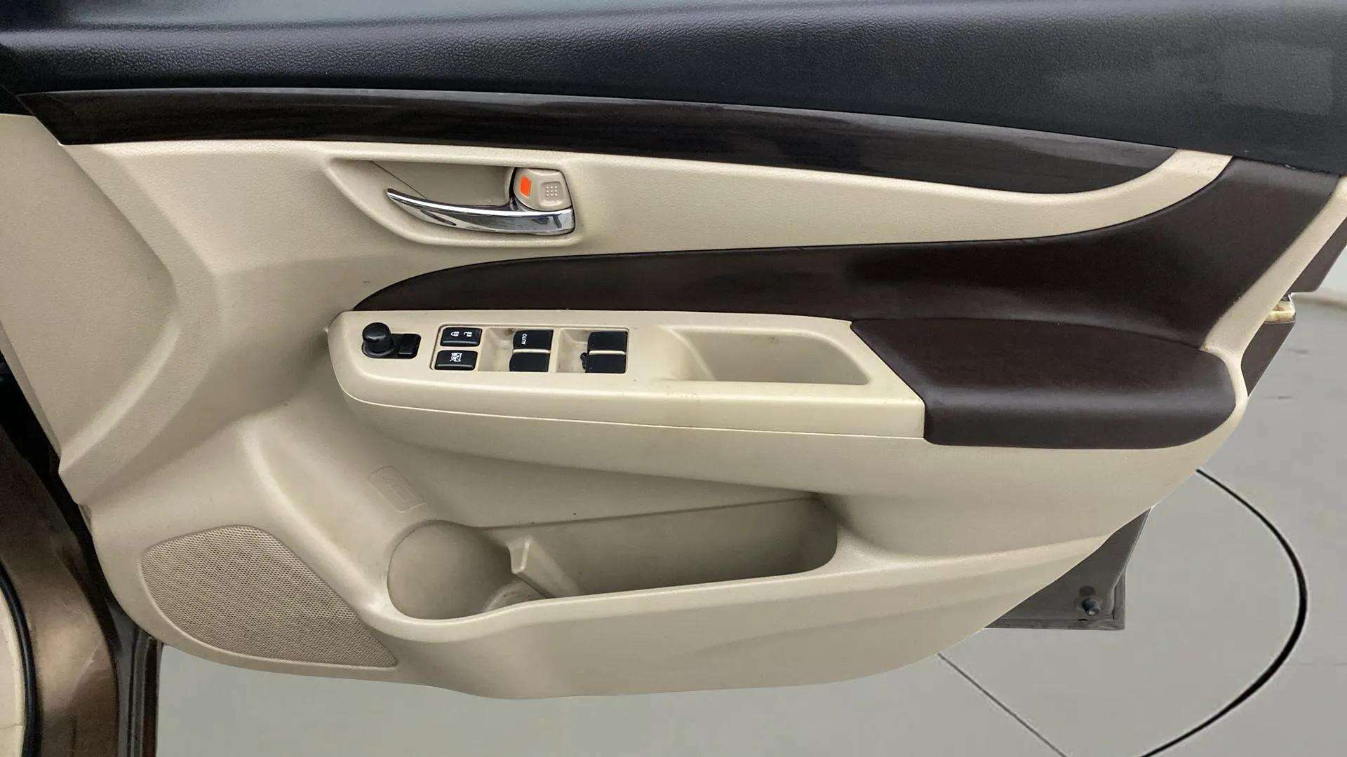 Driver-side-door-panel-control-39