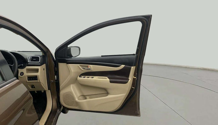 2015 Maruti Ciaz ZDI SHVS, Diesel, Manual, 97,862 km, RHS Front Door
