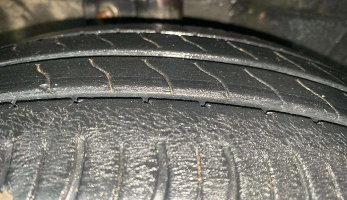 2015 Maruti Celerio VXI AMT, Petrol, Automatic, 62,979 km, Right Front Tyre Tread
