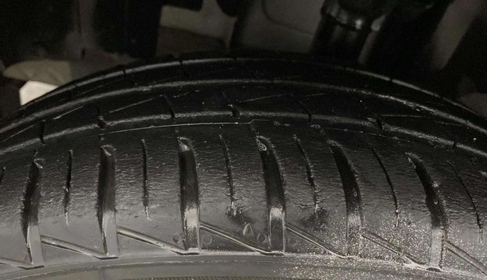 2020 Renault Kwid RXT 1.0, Petrol, Manual, 49,830 km, Left Front Tyre Tread