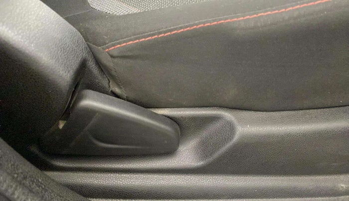 2020 Renault Kwid RXT 1.0, Petrol, Manual, 49,830 km, Driver Side Adjustment Panel