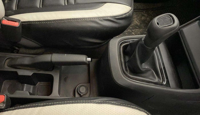 2023 Tata PUNCH PURE MT, Petrol, Manual, 70,243 km, Gear Lever