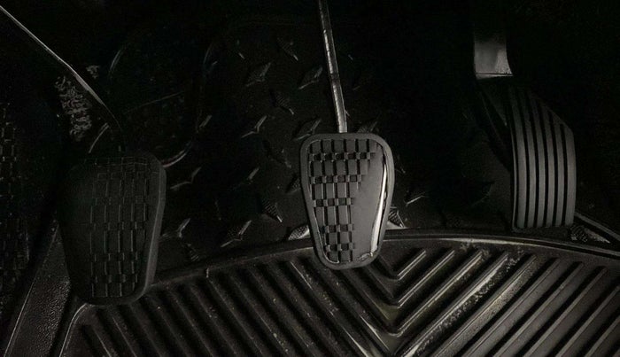 2023 Tata PUNCH PURE MT, Petrol, Manual, 70,243 km, Pedals