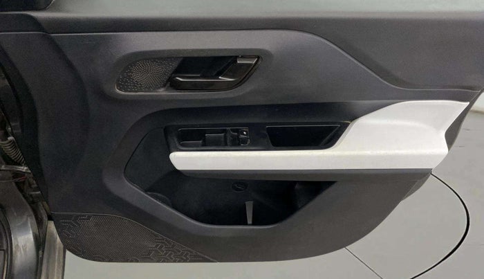 2023 Tata PUNCH PURE MT, Petrol, Manual, 70,243 km, Driver Side Door Panels Control