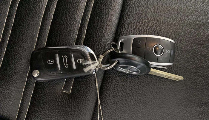 2023 Tata PUNCH PURE MT, Petrol, Manual, 70,243 km, Key Close Up