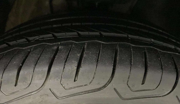 2022 MG ASTOR SHARP 1.5 CVT, Petrol, Automatic, 18,146 km, Right Front Tyre Tread