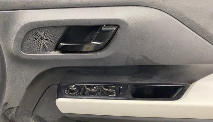 2022 Tata PUNCH ACCOMPLISHED MT, Petrol, Manual, 76,055 km, Driver Side Door Panels Control