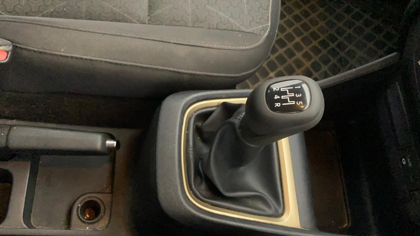 2022 Tata PUNCH ACCOMPLISHED MT, Petrol, Manual, 76,055 km, Gear Lever