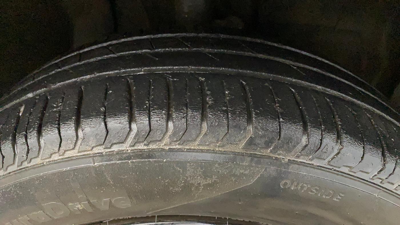 2022 Tata PUNCH ACCOMPLISHED MT, Petrol, Manual, 76,055 km, Right Front Tyre Tread
