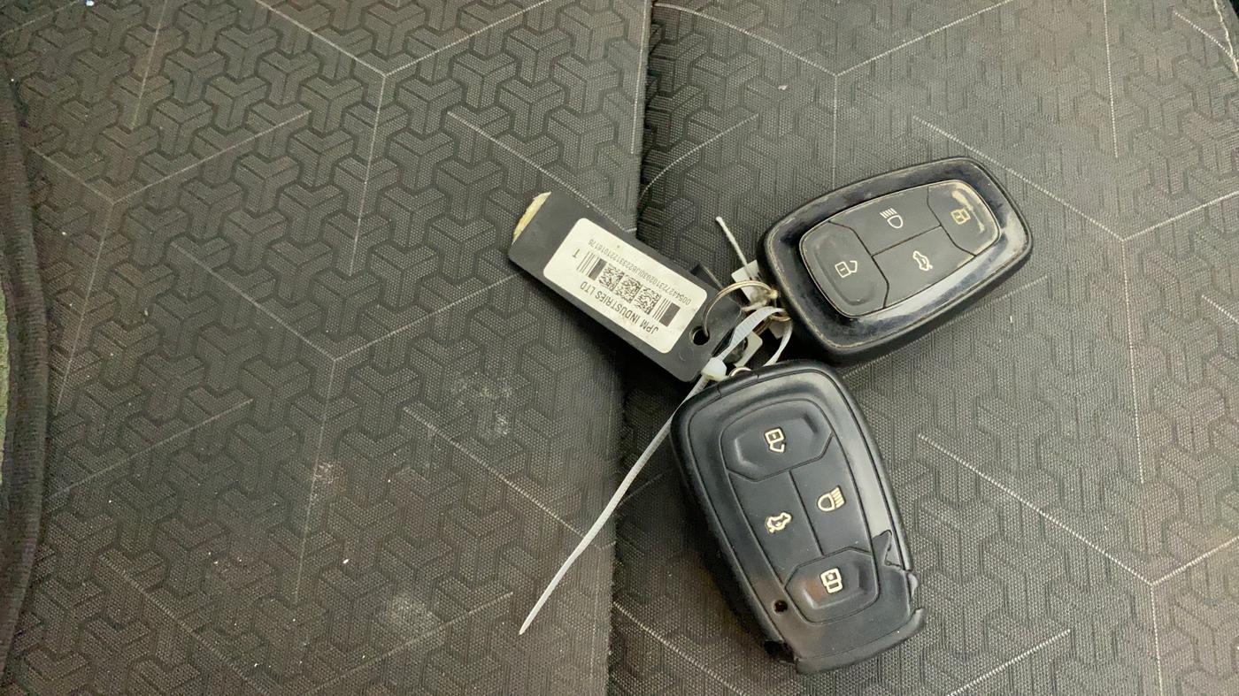 2022 Tata PUNCH ACCOMPLISHED MT, Petrol, Manual, 76,055 km, Key Close Up
