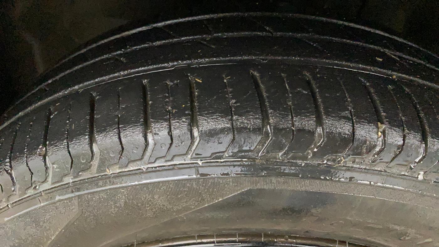 2022 Tata PUNCH ACCOMPLISHED MT, Petrol, Manual, 76,055 km, Left Front Tyre Tread