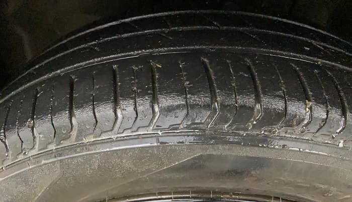 2022 Tata PUNCH ACCOMPLISHED MT, Petrol, Manual, 76,055 km, Left Front Tyre Tread
