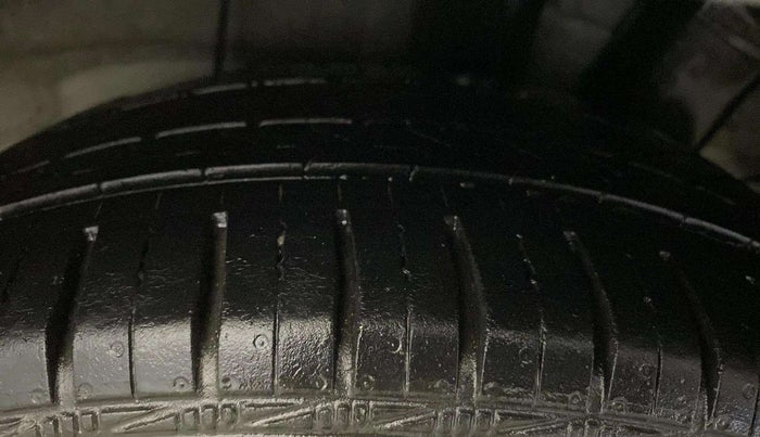 2018 Hyundai Grand i10 SPORTZ 1.2 KAPPA VTVT, CNG, Manual, 51,333 km, Left Rear Tyre Tread
