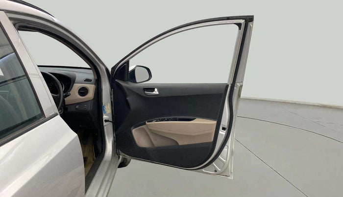 2018 Hyundai Grand i10 SPORTZ 1.2 KAPPA VTVT, CNG, Manual, 51,333 km, RHS Front Door