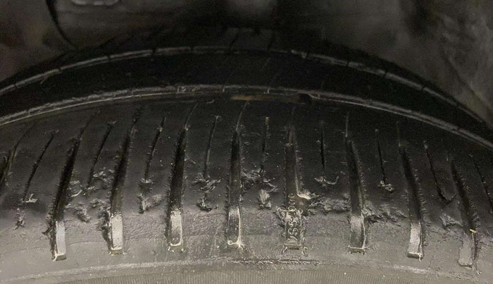 2014 Hyundai Elite i20 MAGNA 1.2, Petrol, Manual, 75,148 km, Left Front Tyre Tread