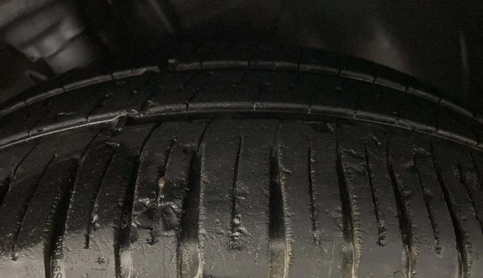 2014 Hyundai Elite i20 MAGNA 1.2, Petrol, Manual, 75,148 km, Right Front Tyre Tread
