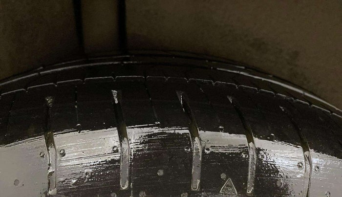 2014 Ford Ecosport TITANIUM 1.5L PETROL AT, Petrol, Automatic, 1,03,702 km, Right Rear Tyre Tread