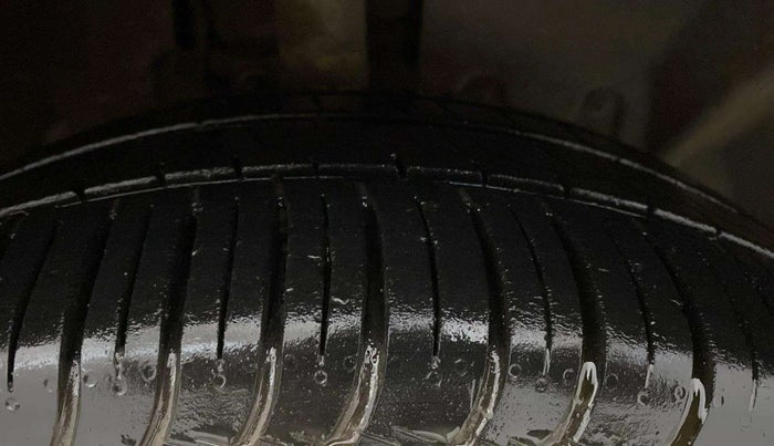 2014 Ford Ecosport TITANIUM 1.5L PETROL AT, Petrol, Automatic, 1,03,702 km, Right Front Tyre Tread