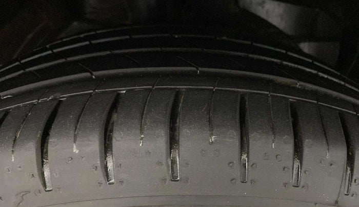 2022 MG HECTOR PLUS SHARP 2.0 DIESEL TURBO MT 6-STR, Diesel, Manual, 38,735 km, Right Front Tyre Tread