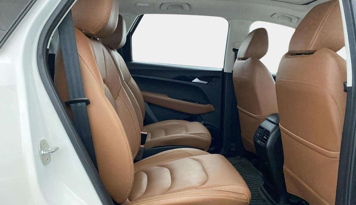 2022 MG HECTOR PLUS SHARP 2.0 DIESEL TURBO MT 6-STR, Diesel, Manual, 38,735 km, Right Side Rear Door Cabin