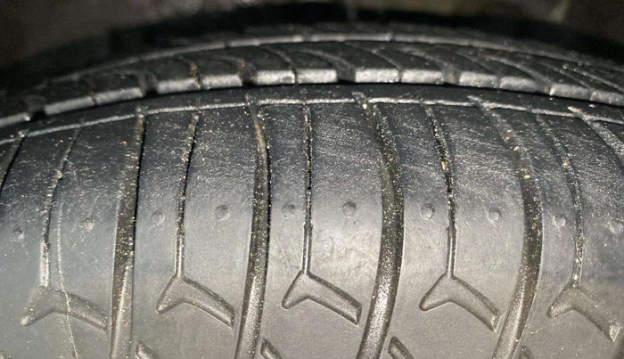 2015 Hyundai i10 SPORTZ 1.1, Petrol, Manual, 56,221 km, Left Front Tyre Tread
