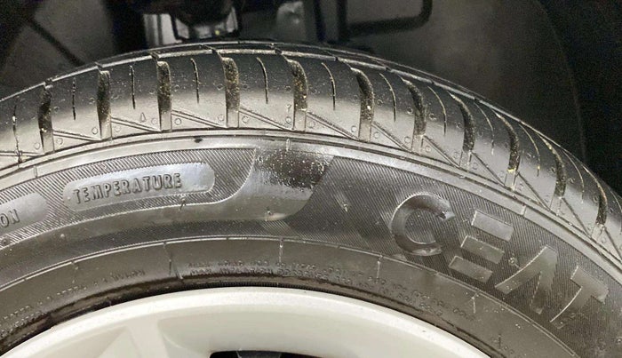 2024 Renault Kwid RXT 1.0 AMT, Petrol, Automatic, 817 km, Right Front Tyre Tread