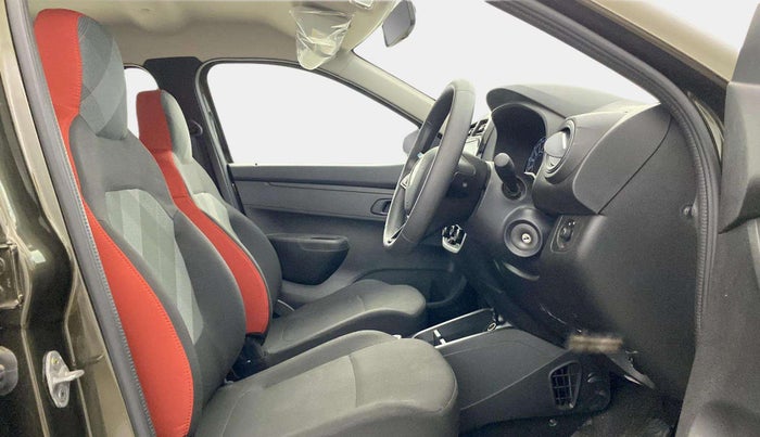 2024 Renault Kwid RXT 1.0 AMT, Petrol, Automatic, 817 km, Right Side Front Door Cabin