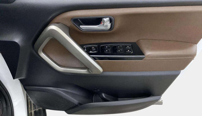 2022 Mahindra SCORPIO-N Z8 L DIESEL AT 2WD 7 STR, Diesel, Automatic, 35,775 km, Driver Side Door Panels Control