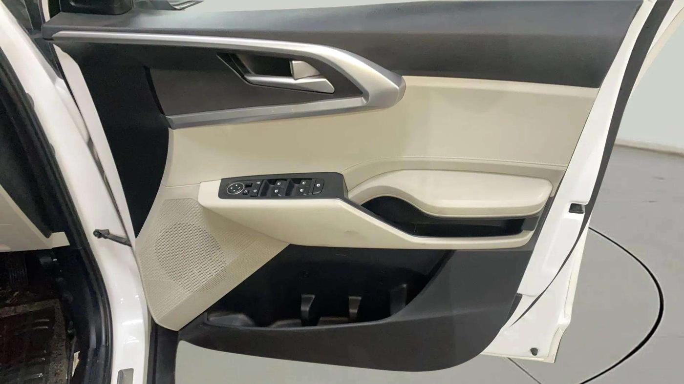 2022 KIA CARENS PRESTIGE PLUS 1.4 PETROL 7 STR, Petrol, Manual, 11,710 km, Driver Side Door Panels Control