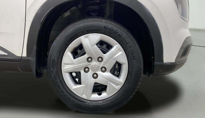 2021 Hyundai VENUE S 1.2, Petrol, Manual, 35,198 km, Right Front Wheel