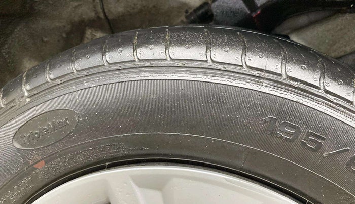 2021 Hyundai VENUE S 1.2, Petrol, Manual, 35,198 km, Right Rear Tyre Tread
