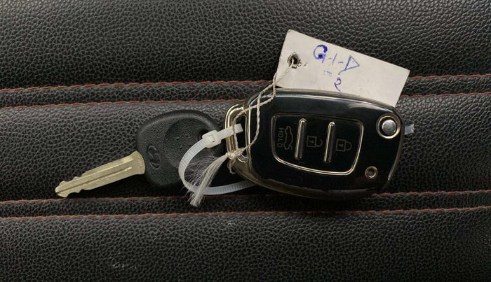 2021 Hyundai VENUE S 1.2, Petrol, Manual, 35,198 km, Key Close Up