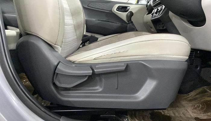 2020 Hyundai AURA S 1.2 CNG, CNG, Manual, 64,184 km, Driver Side Adjustment Panel
