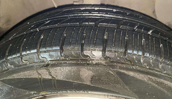 2020 Hyundai AURA S 1.2 CNG, CNG, Manual, 64,184 km, Right Front Tyre Tread