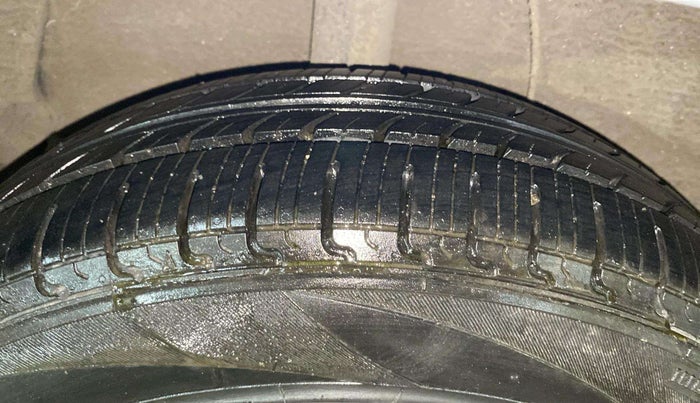 2020 Hyundai AURA S 1.2 CNG, CNG, Manual, 64,184 km, Right Rear Tyre Tread