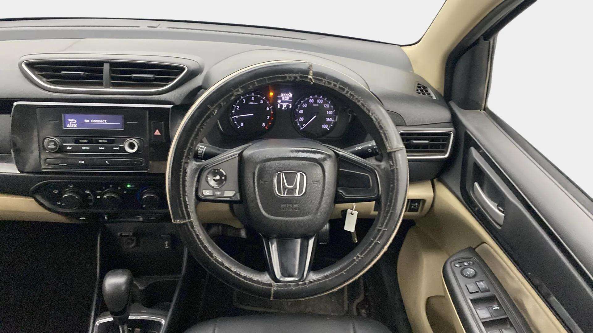 Steering-wheel-close-up-29