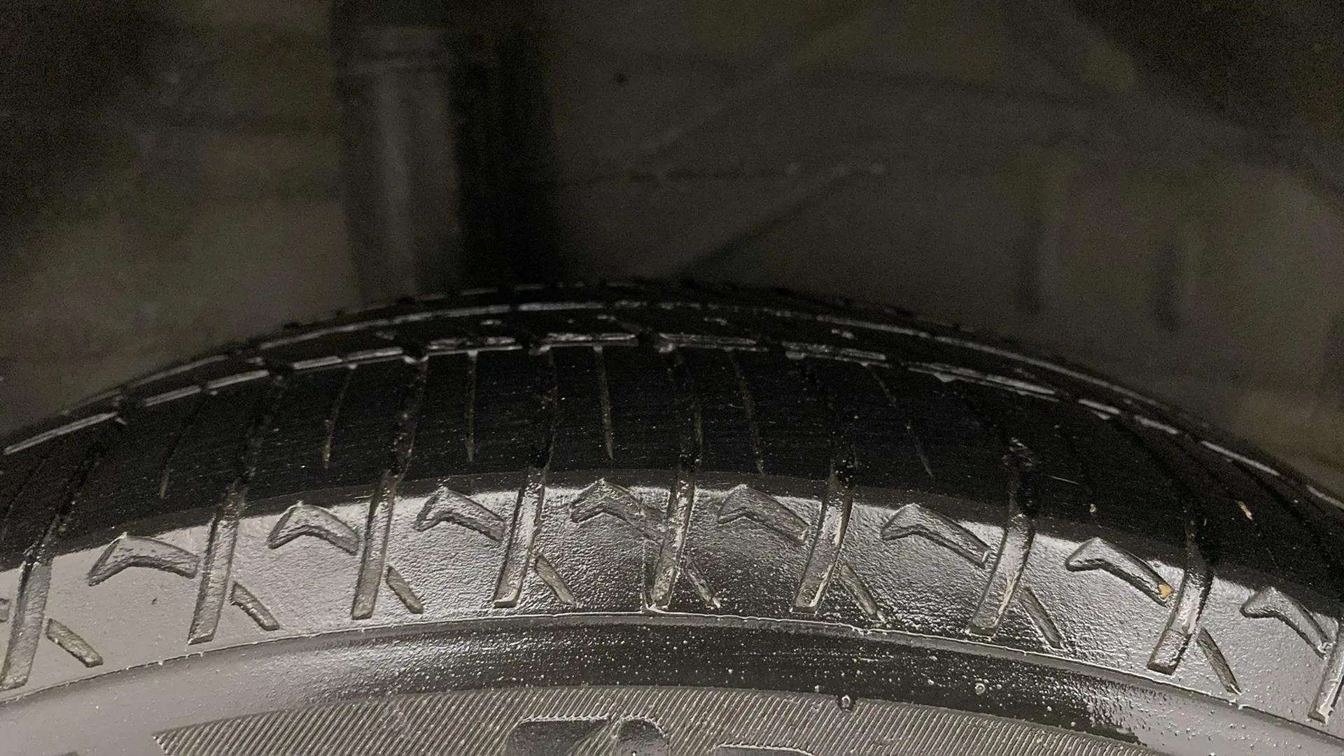 RHS-Rear-Tyre-Tread-19