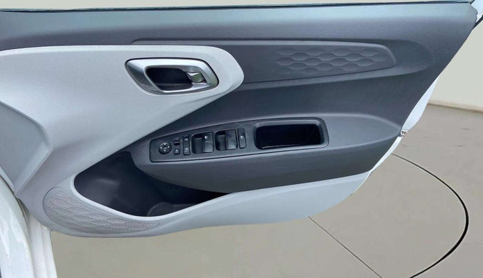 2021 Hyundai GRAND I10 NIOS SPORTZ 1.2 KAPPA VTVT CNG, CNG, Manual, 46,476 km, Driver Side Door Panels Control