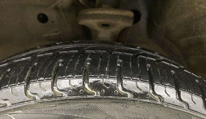 2014 Maruti Wagon R 1.0 VXI, Petrol, Manual, 31,861 km, Left Front Tyre Tread