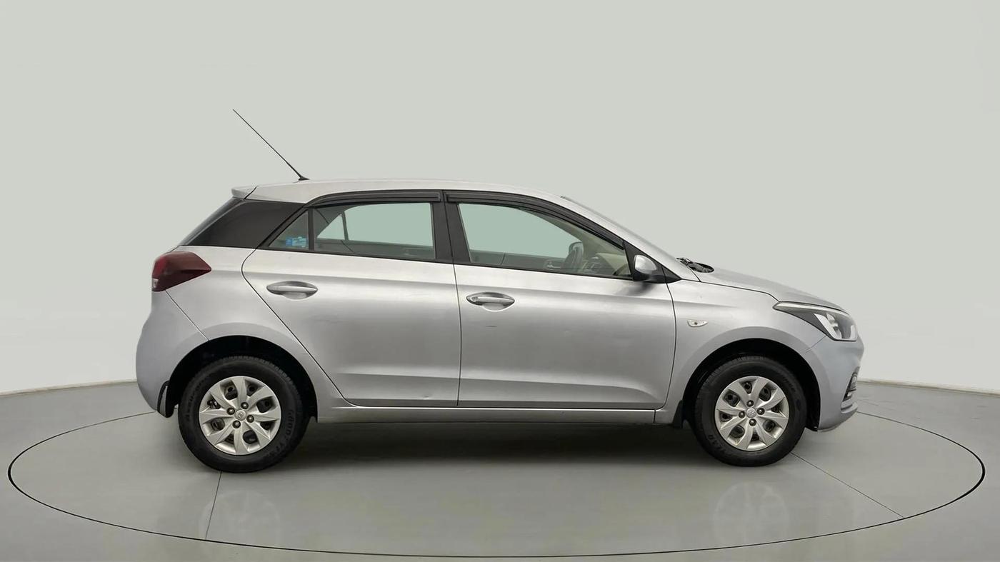 2020 Hyundai Elite i20 MAGNA PLUS 1.2, Petrol, Manual, 23,684 km, Right Side View