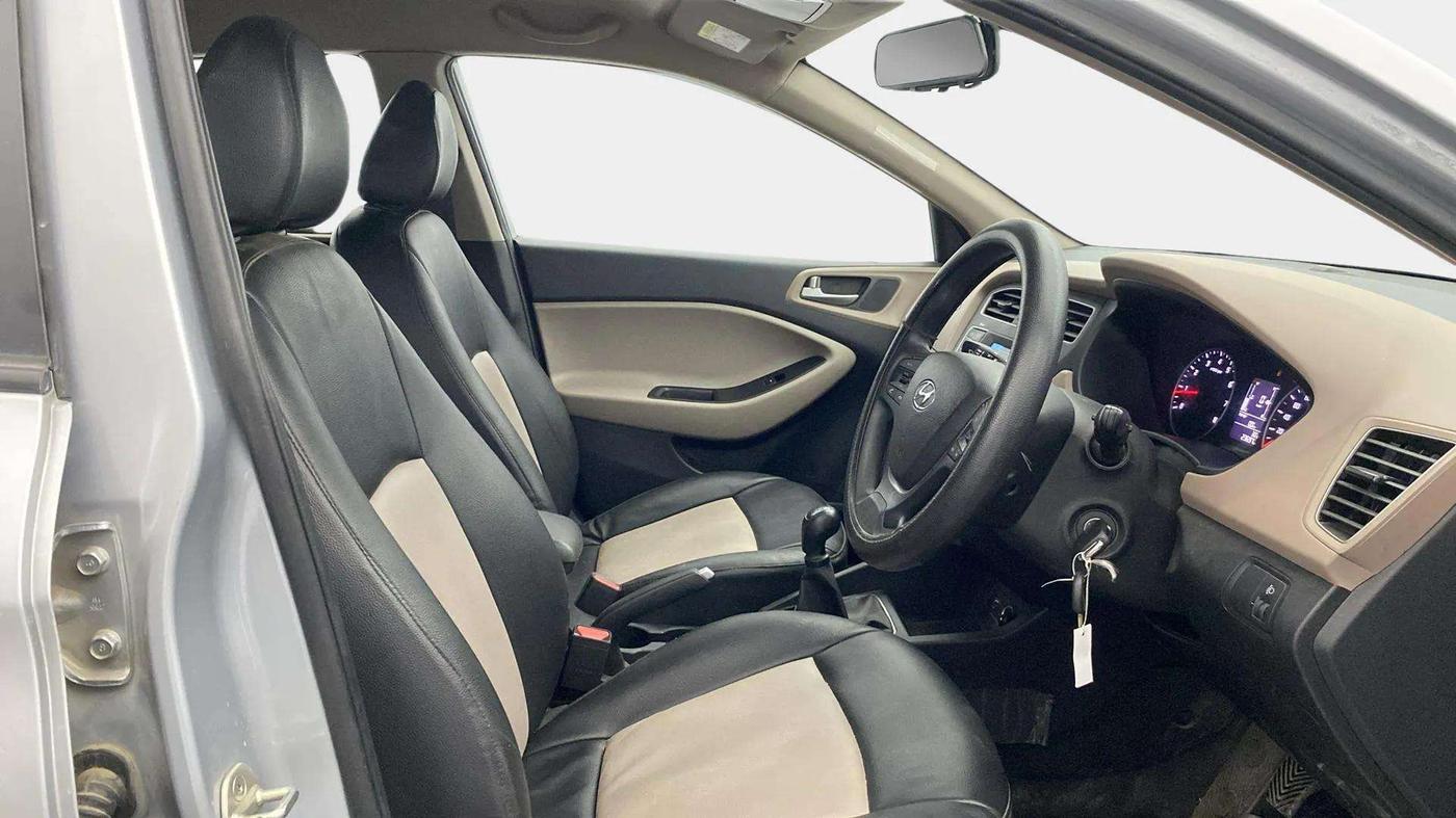 2020 Hyundai Elite i20 MAGNA PLUS 1.2, Petrol, Manual, 23,684 km, Right Side Front Door Cabin