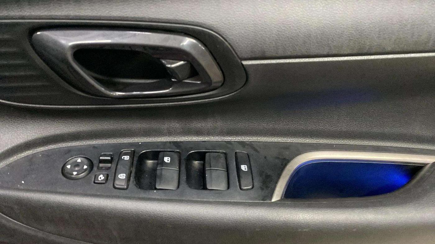 2020 Hyundai NEW I20 ASTA 1.2 AT, Petrol, Automatic, 18,701 km, Driver Side Door Panels Control