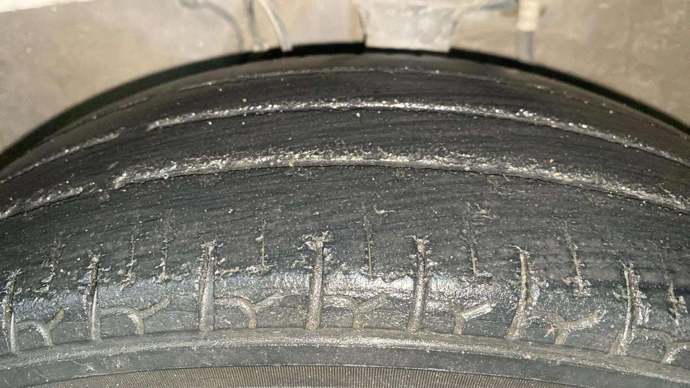 2020 Maruti Alto LXI CNG, CNG, Manual, 48,885 km, Left Front Tyre Tread
