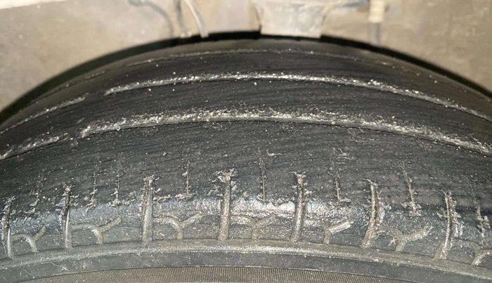 2020 Maruti Alto LXI CNG, CNG, Manual, 48,643 km, Left Front Tyre Tread