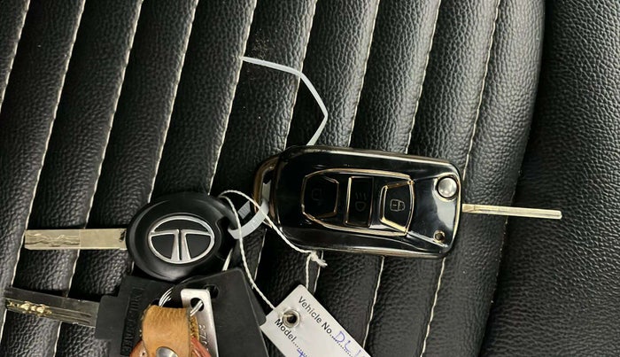 2024 Tata Tiago XM PETROL, Petrol, Manual, 14,416 km, Key Close Up