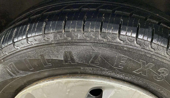 2016 Maruti Celerio ZXI, Petrol, Manual, 93,453 km, Right Front Tyre Tread