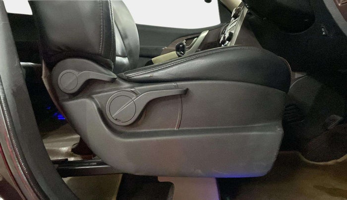 2014 Mahindra XUV500 W8 AWD, Diesel, Manual, 50,445 km, Driver Side Adjustment Panel